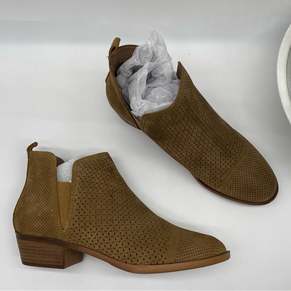 KENSIE Women's leather Glynda perforated Bootie size 10 in Dessert Sand NEW
